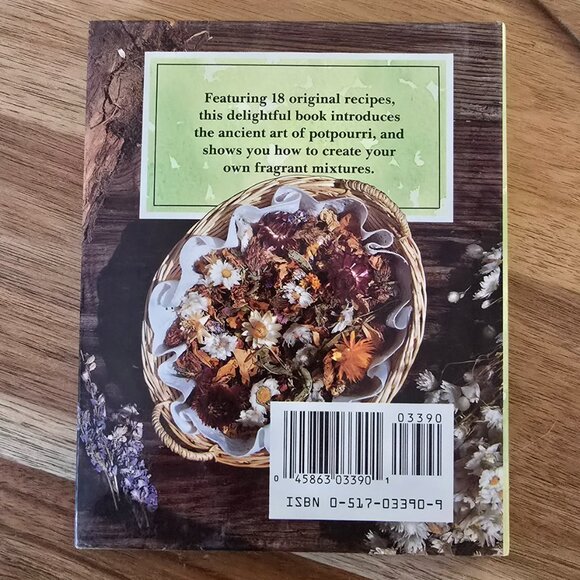 The Miniature Book of Potpourri by Judy Taylor - Picture 2 of 2